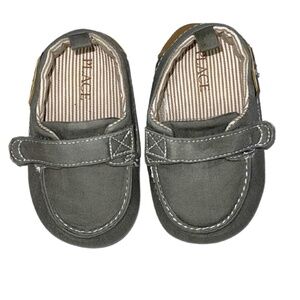 NEW 💛 6-12 month The Children's Place Crib Shoes